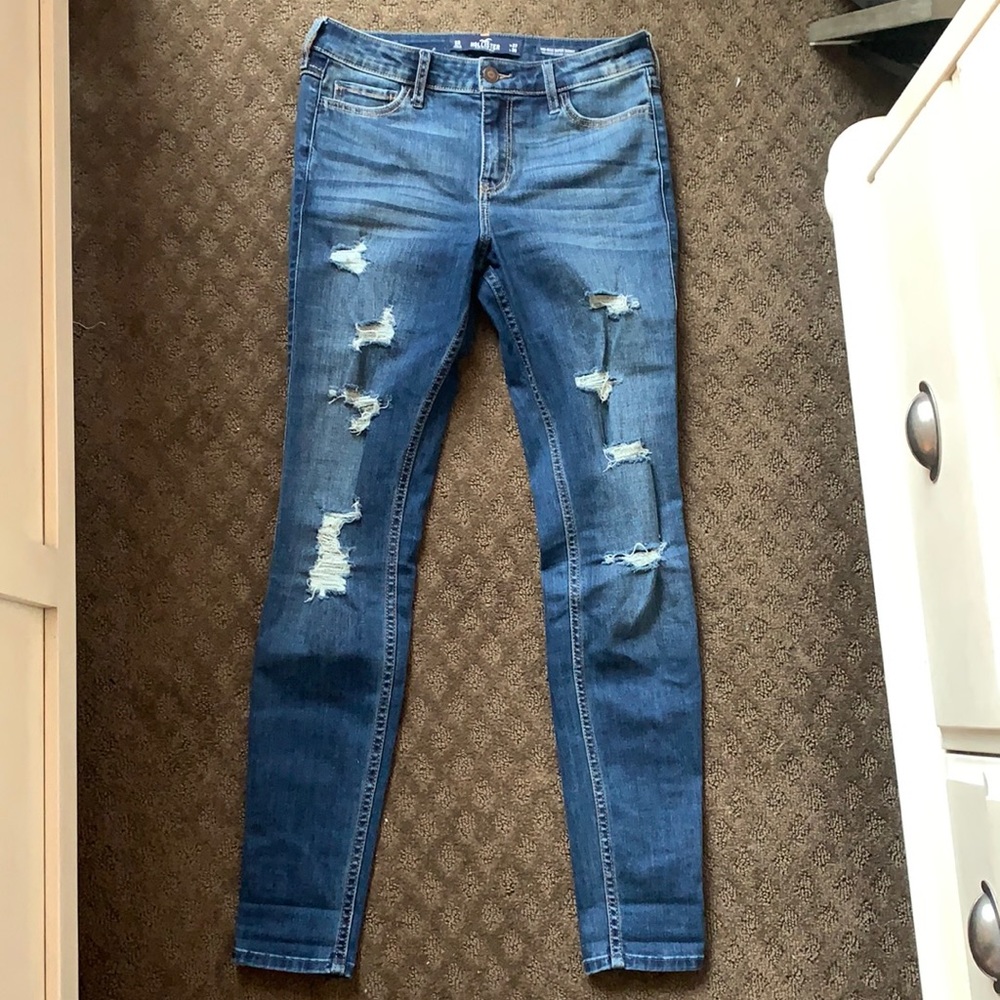 Brand new Hollister skinny jeans ripped
